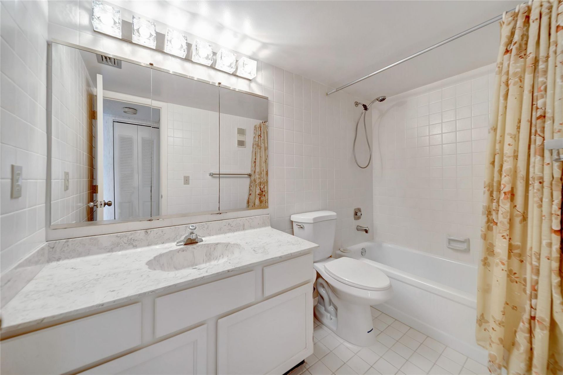 3521 Environ Boulevard, Unit B509, Lauderhill, FL 33319 Photo