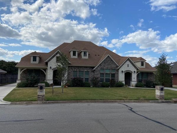 5500 Ledgestone Drive, Fort Worth, TX 76132