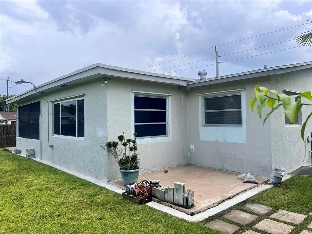 8361 NW 27th Place, Sunrise, FL 33322 Photo