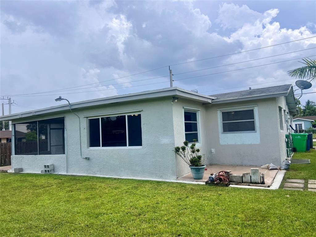 8361 NW 27th Place, Sunrise, FL 33322 Photo