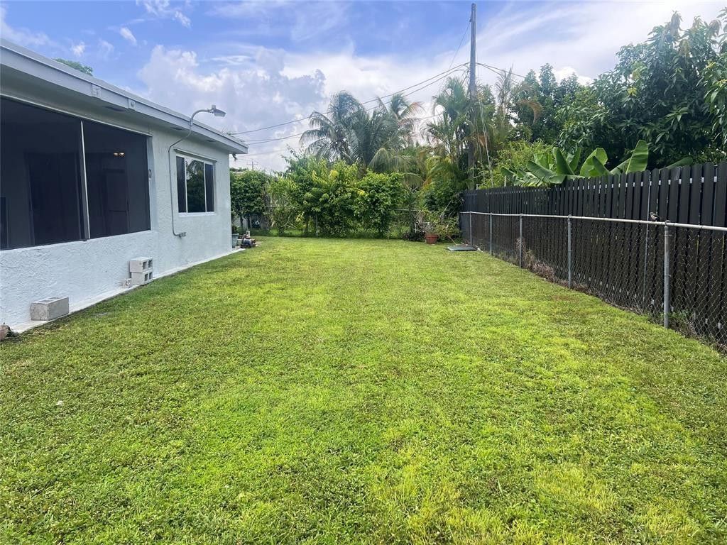8361 NW 27th Place, Sunrise, FL 33322 Photo
