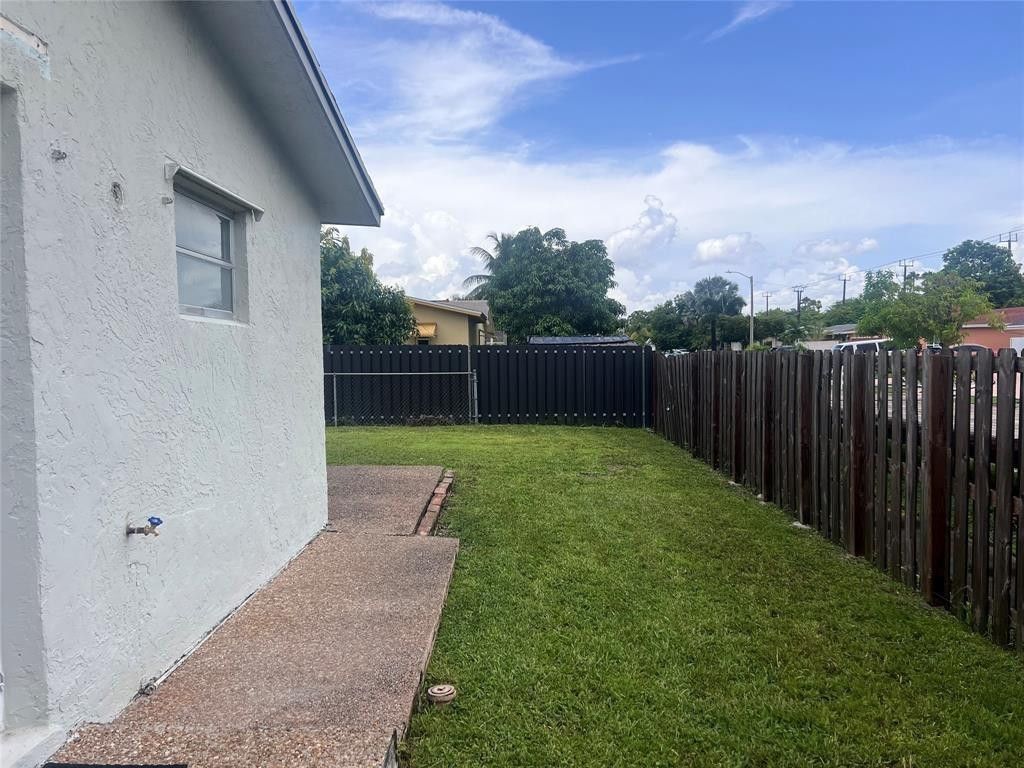 8361 NW 27th Place, Sunrise, FL 33322 Photo