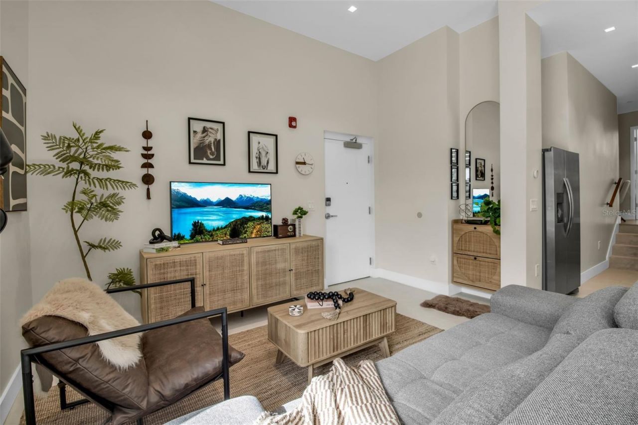 1558 4th Street, Unit 208, Sarasota, FL 34236 Photo