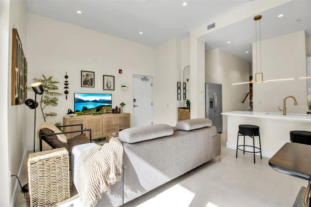 1558 4th Street, Unit 208, Sarasota, FL 34236 Photo