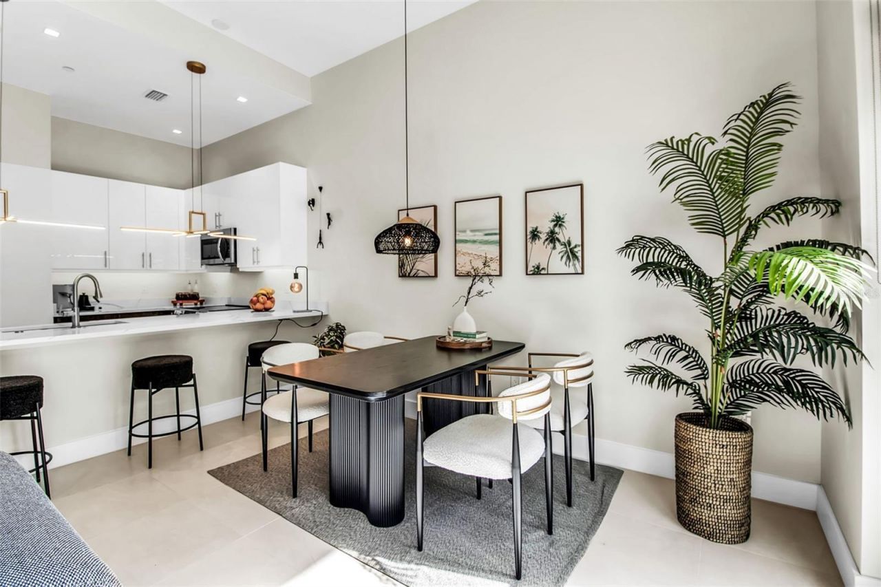 1558 4th Street, Unit 208, Sarasota, FL 34236 Photo