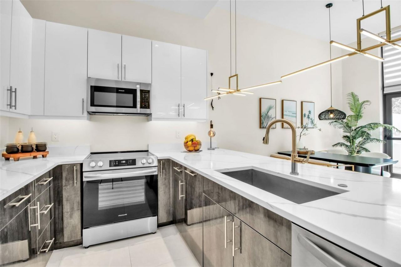 1558 4th Street, Unit 208, Sarasota, FL 34236 Photo