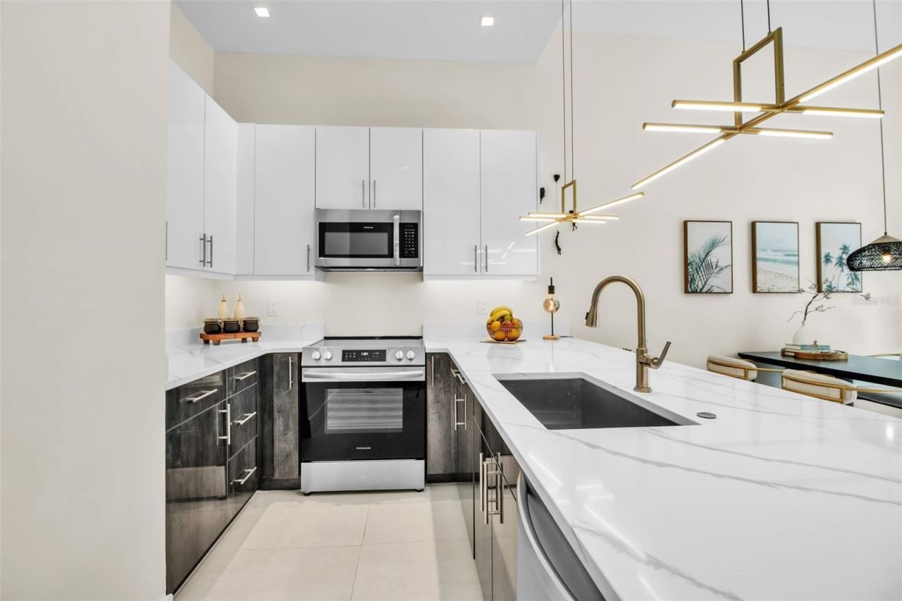 1558 4th Street, Unit 208, Sarasota, FL 34236 Photo