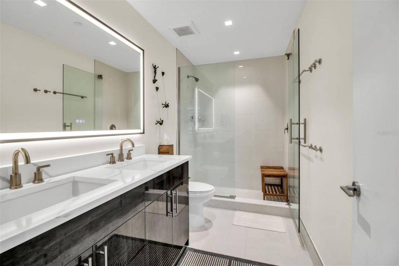 1558 4th Street, Unit 208, Sarasota, FL 34236 Photo