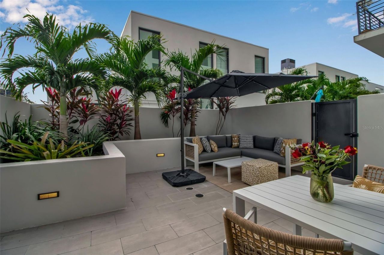 1558 4th Street, Unit 208, Sarasota, FL 34236 Photo