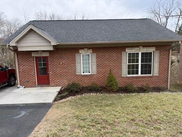 5204 Lakeland DR , Roanoke, VA 24016