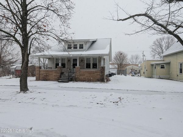 214 E 6th Street, Fostoria, OH 44830