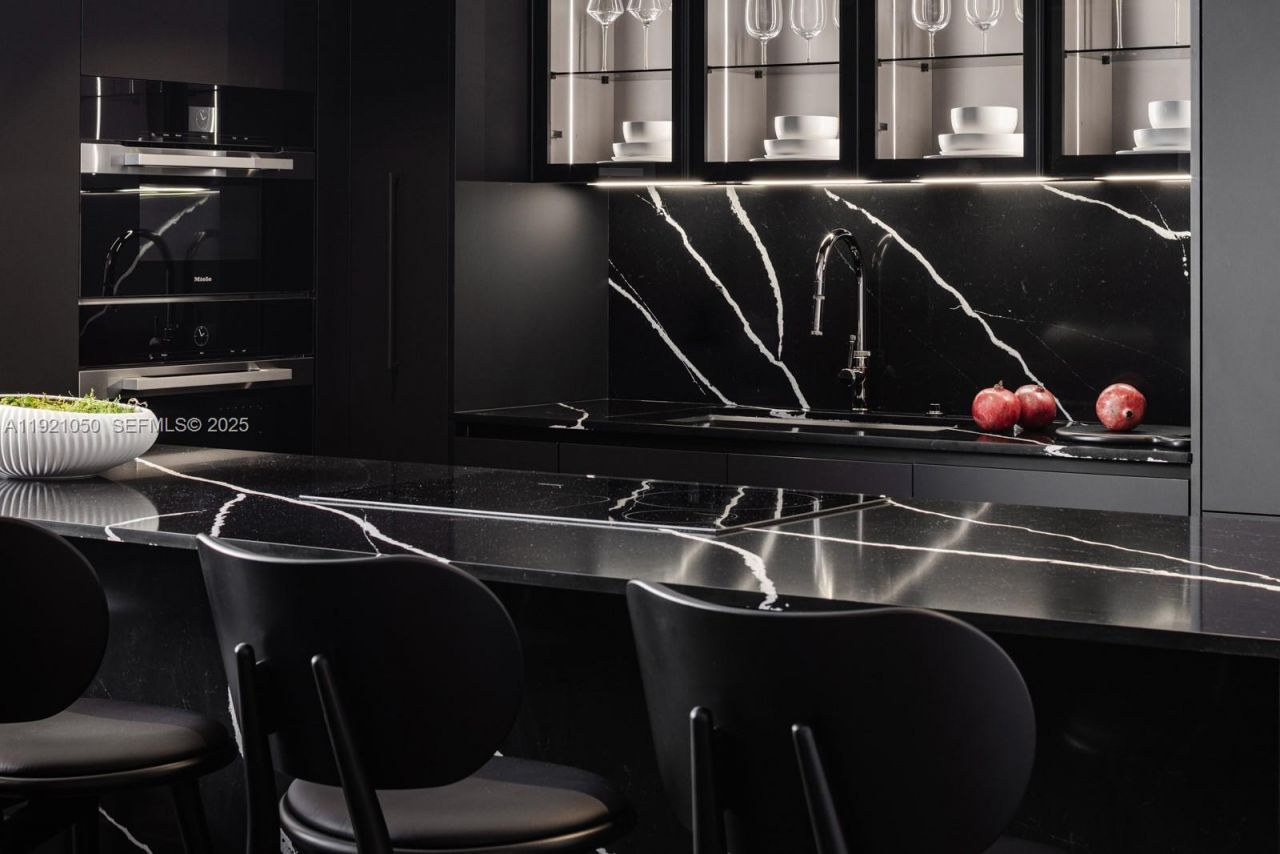 5875 Collins Ave, Unit 902, Miami Beach, FL 33140 Photo