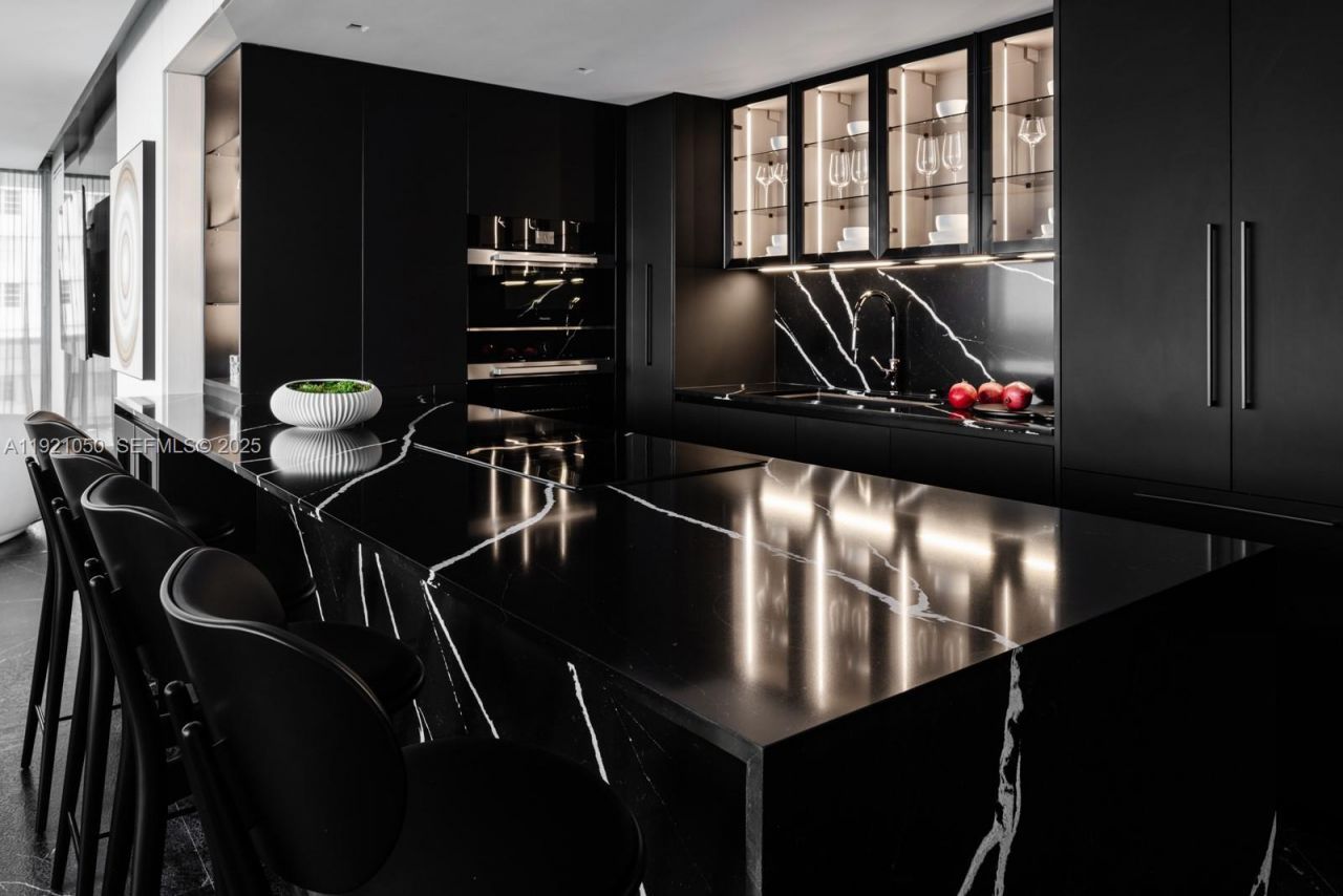 5875 Collins Ave, Unit 902, Miami Beach, FL 33140 Photo