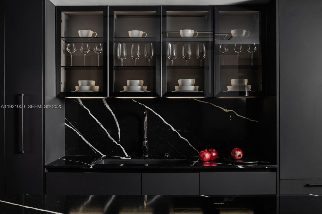 5875 Collins Ave, Unit 902, Miami Beach, FL 33140 Photo