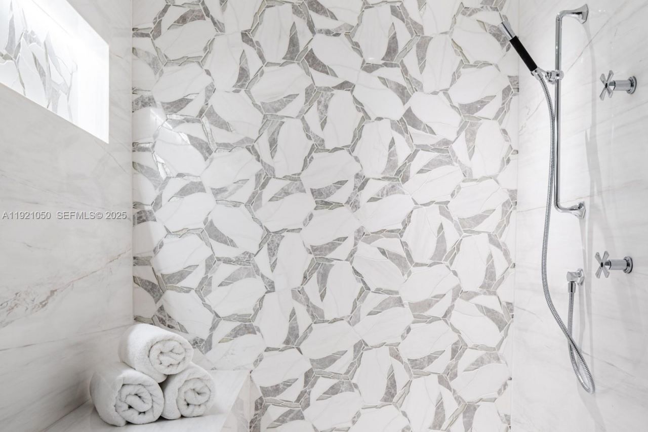 5875 Collins Ave, Unit 902, Miami Beach, FL 33140 Photo