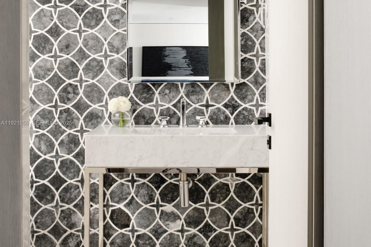 5875 Collins Ave, Unit 902, Miami Beach, FL 33140 Photo