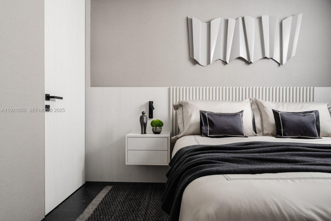 5875 Collins Ave, Unit 902, Miami Beach, FL 33140 Photo