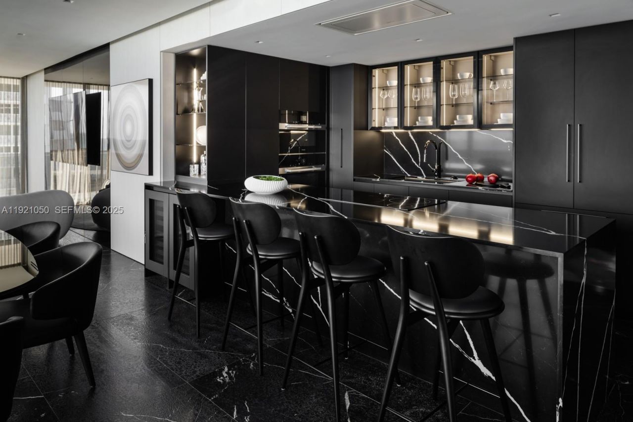 5875 Collins Ave, Unit 902, Miami Beach, FL 33140 Photo