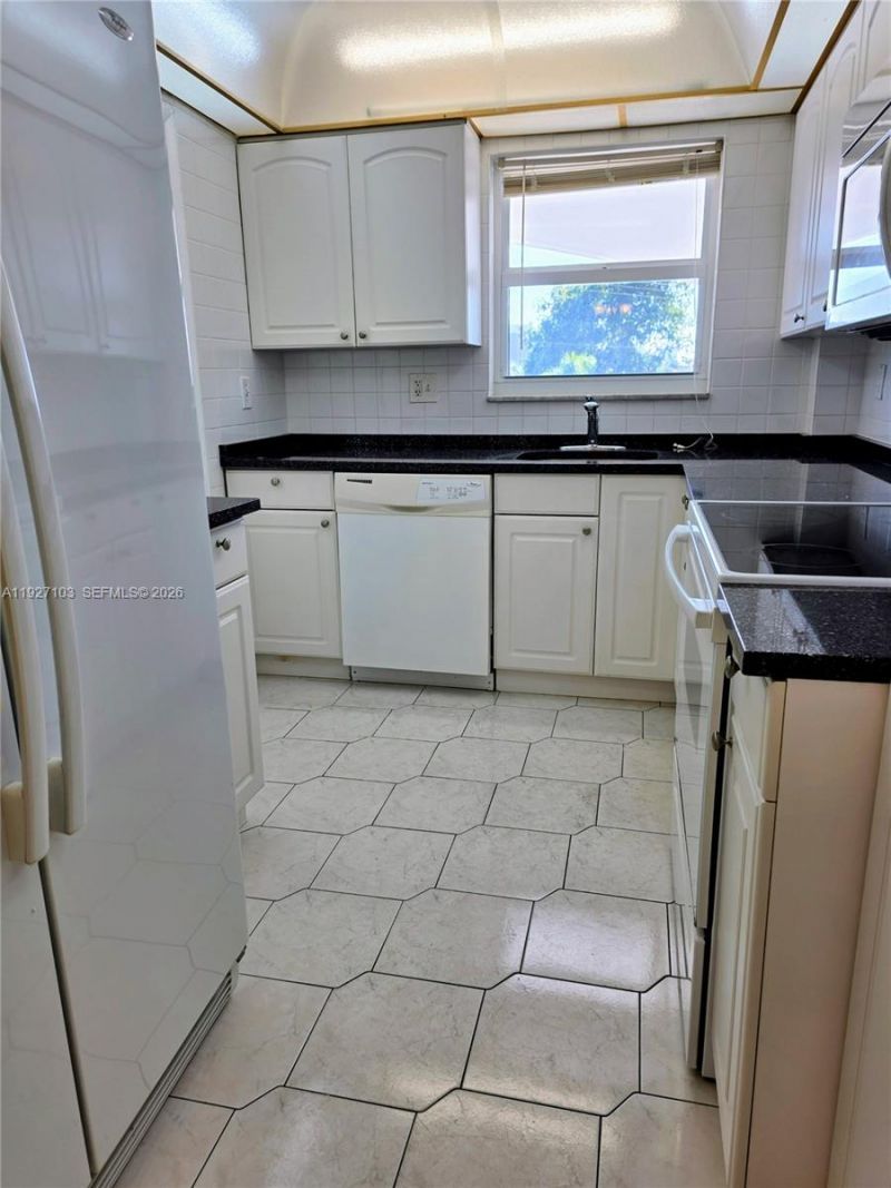 501 Blue Heron Dr, Unit 319-A, Hallandale Beach, FL 33009 Photo