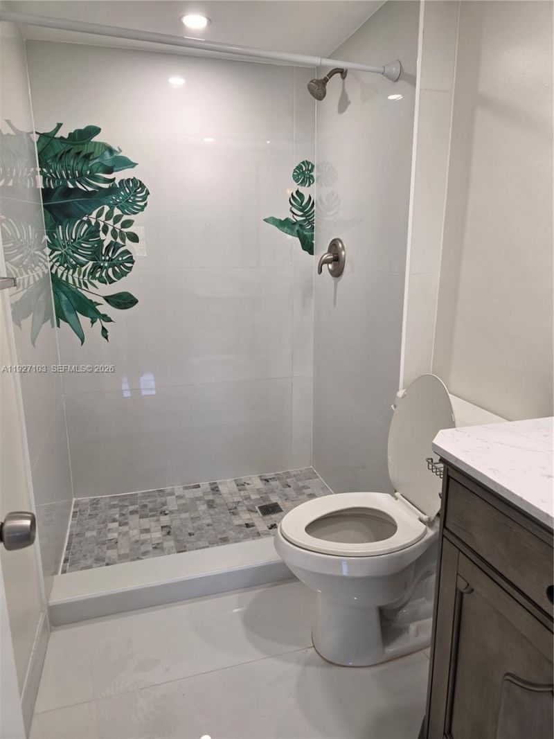 501 Blue Heron Dr, Unit 319-A, Hallandale Beach, FL 33009 Photo