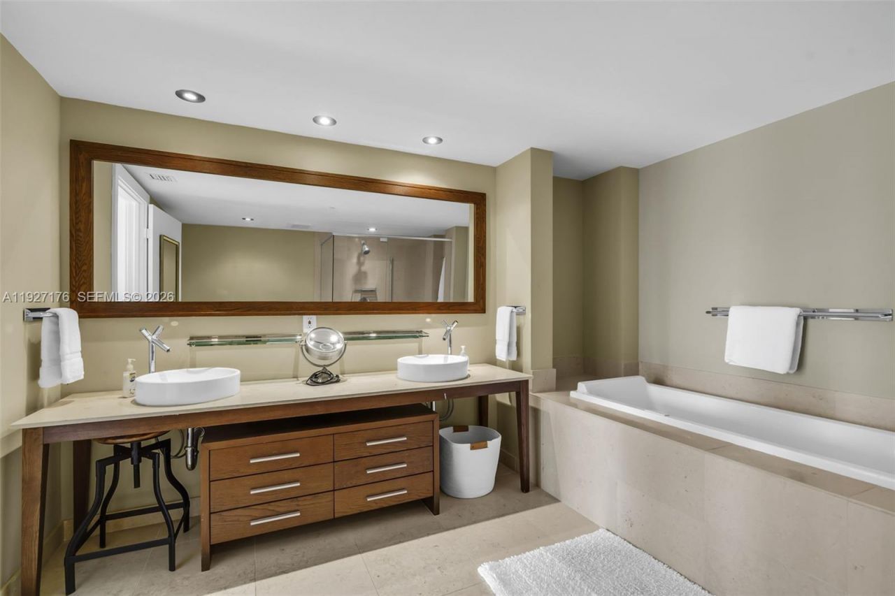 495 Brickell Ave, Unit 2405, Miami, FL 33131 Photo