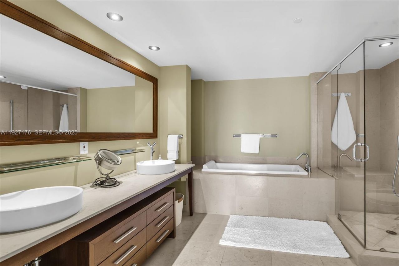 495 Brickell Ave, Unit 2405, Miami, FL 33131 Photo