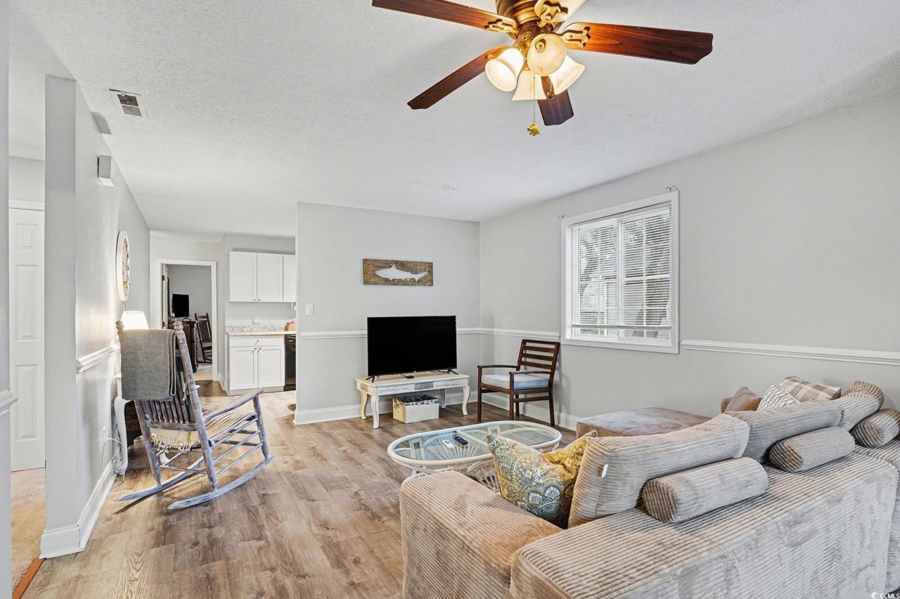 590 Hammock Ave. Photo 5