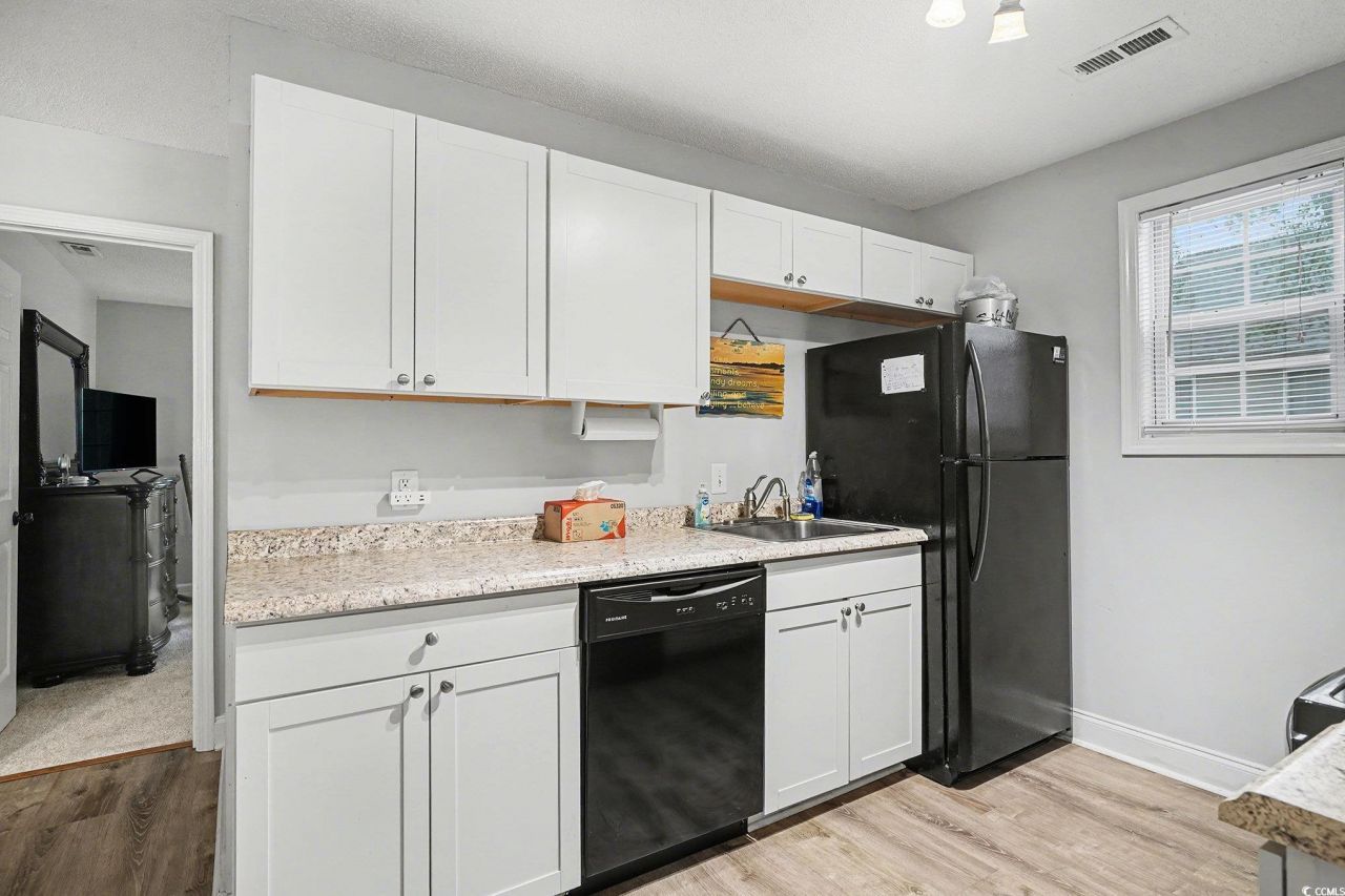 590 Hammock Ave. Photo 8