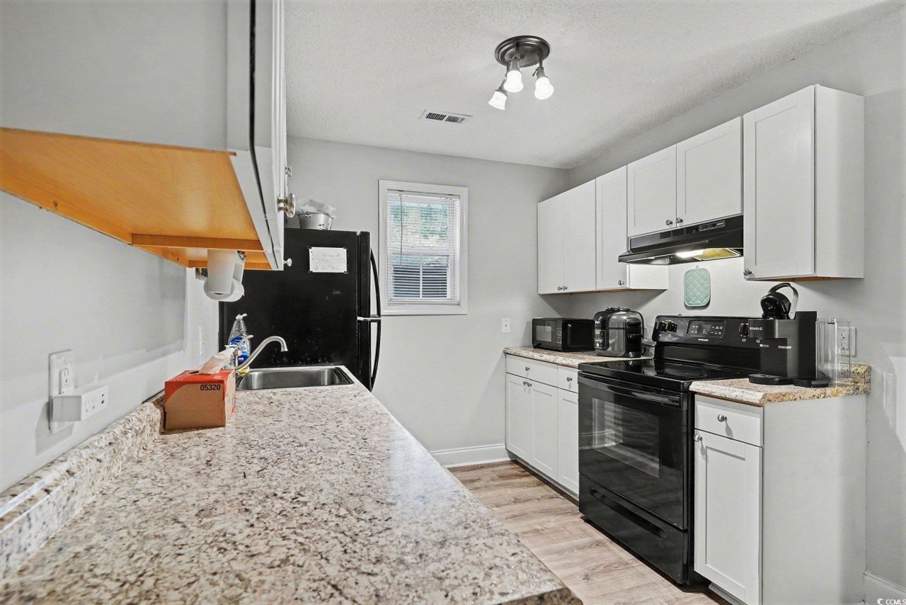 590 Hammock Ave. Photo 9