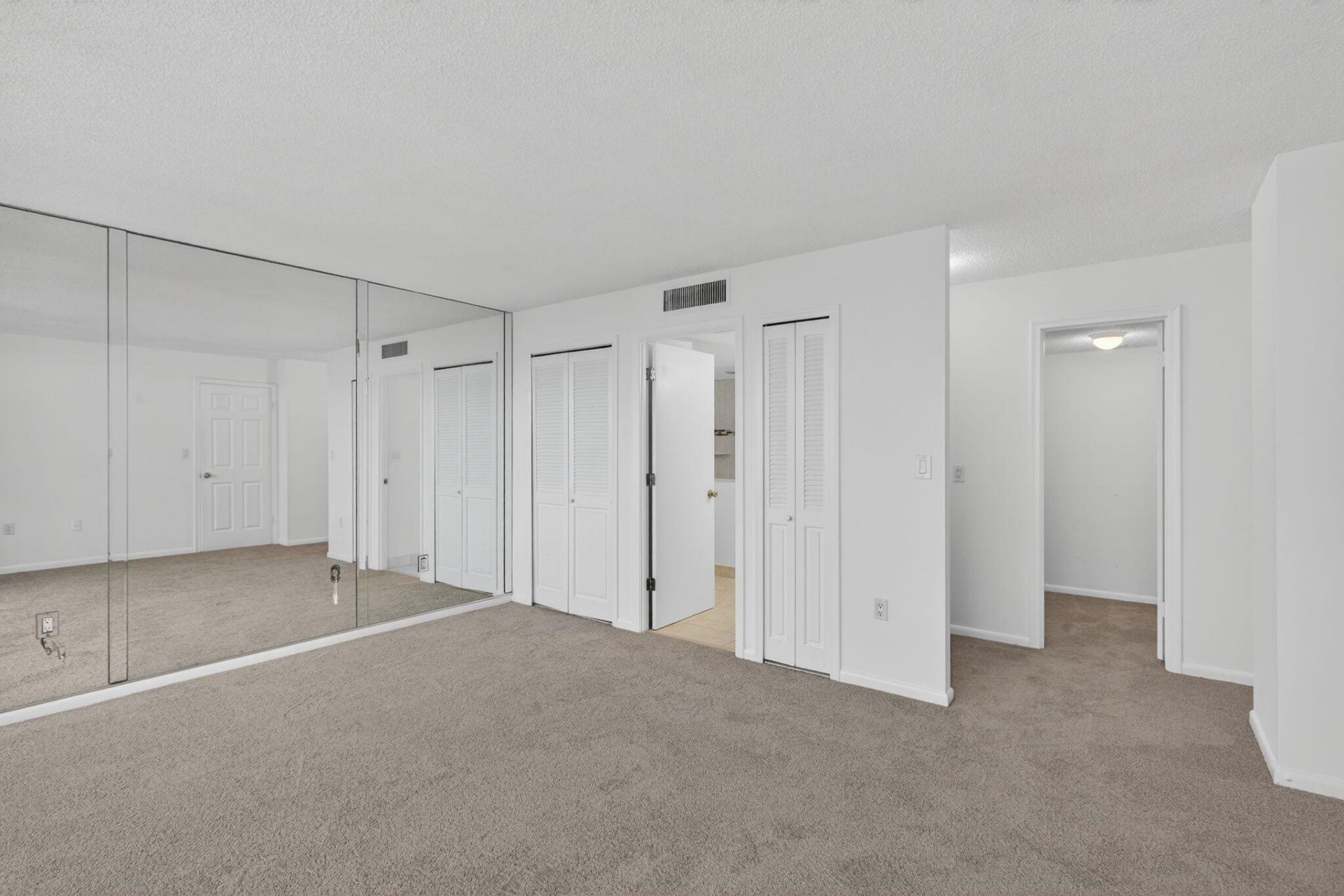 4200 N Ocean Drive, Unit 2-1606, Riviera Beach, FL 33404 Photo