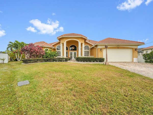 5909 NW Bayou Court, Port Saint Lucie, FL 34986