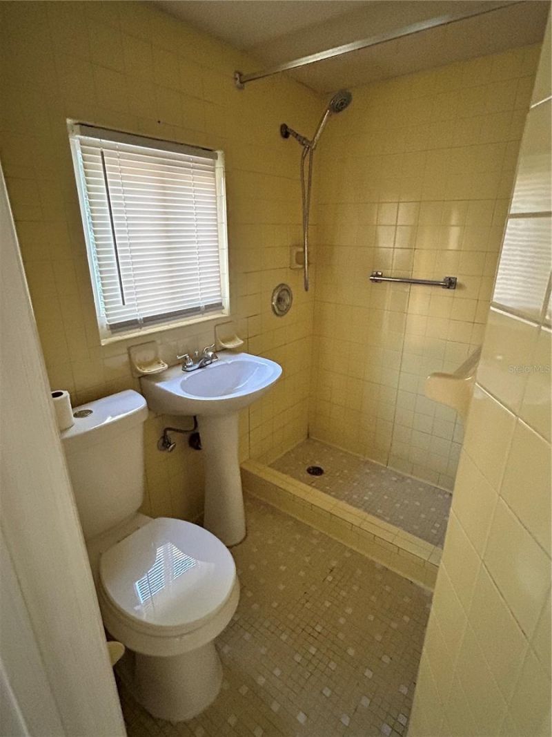 727 Dartmoor Street N, Unit 301, Saint Petersburg, FL 33701 Photo