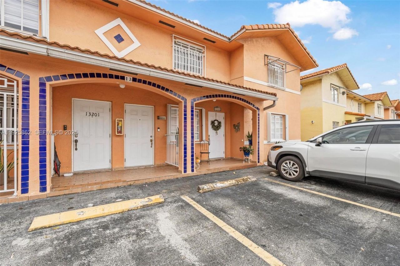 10101 W Okeechobee Rd, Unit 13202, Hialeah Gardens, FL 33016 Photo