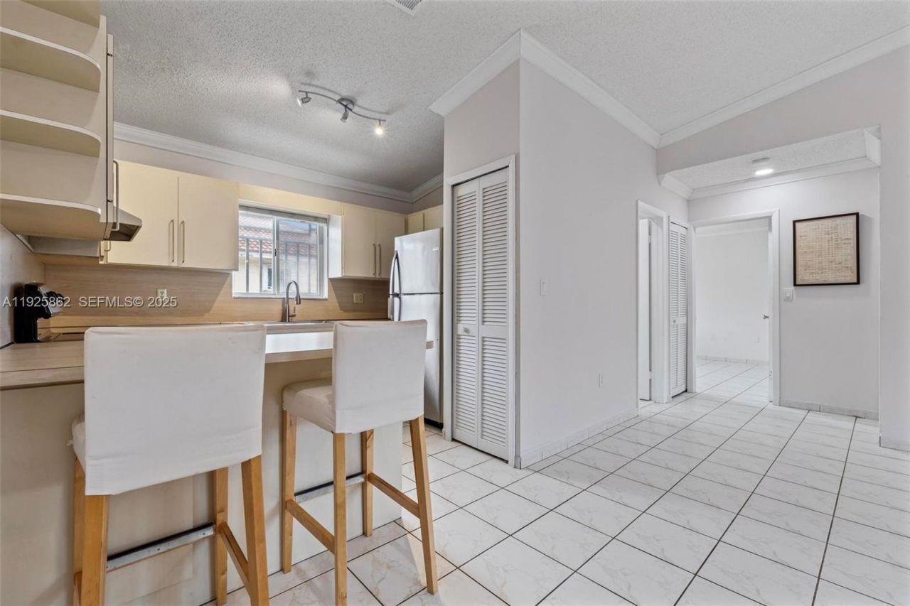 10101 W Okeechobee Rd, Unit 13202, Hialeah Gardens, FL 33016 Photo