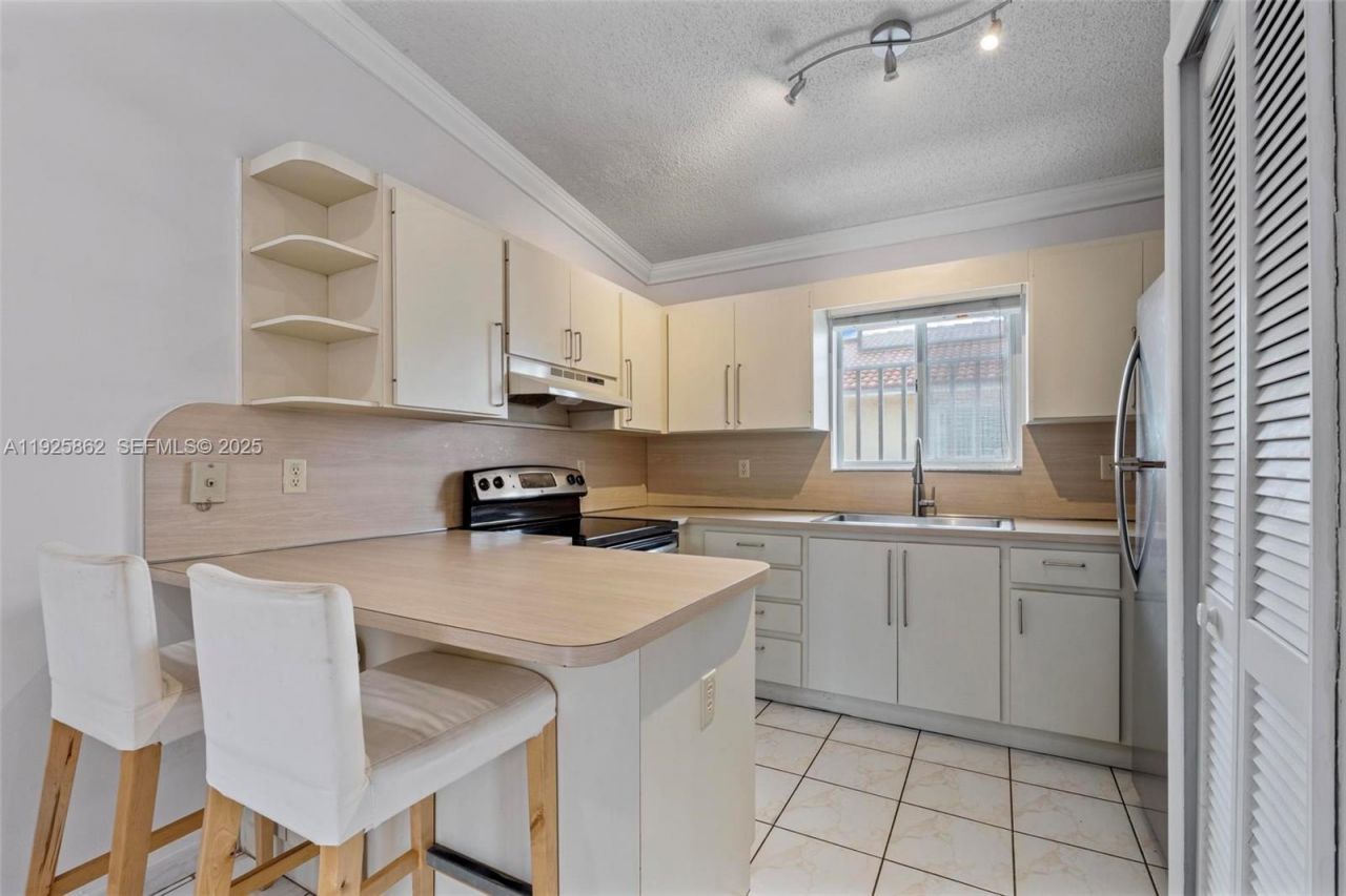 10101 W Okeechobee Rd, Unit 13202, Hialeah Gardens, FL 33016 Photo