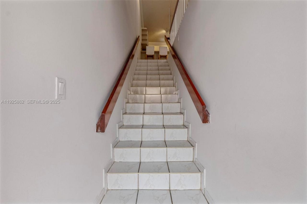 10101 W Okeechobee Rd, Unit 13202, Hialeah Gardens, FL 33016 Photo