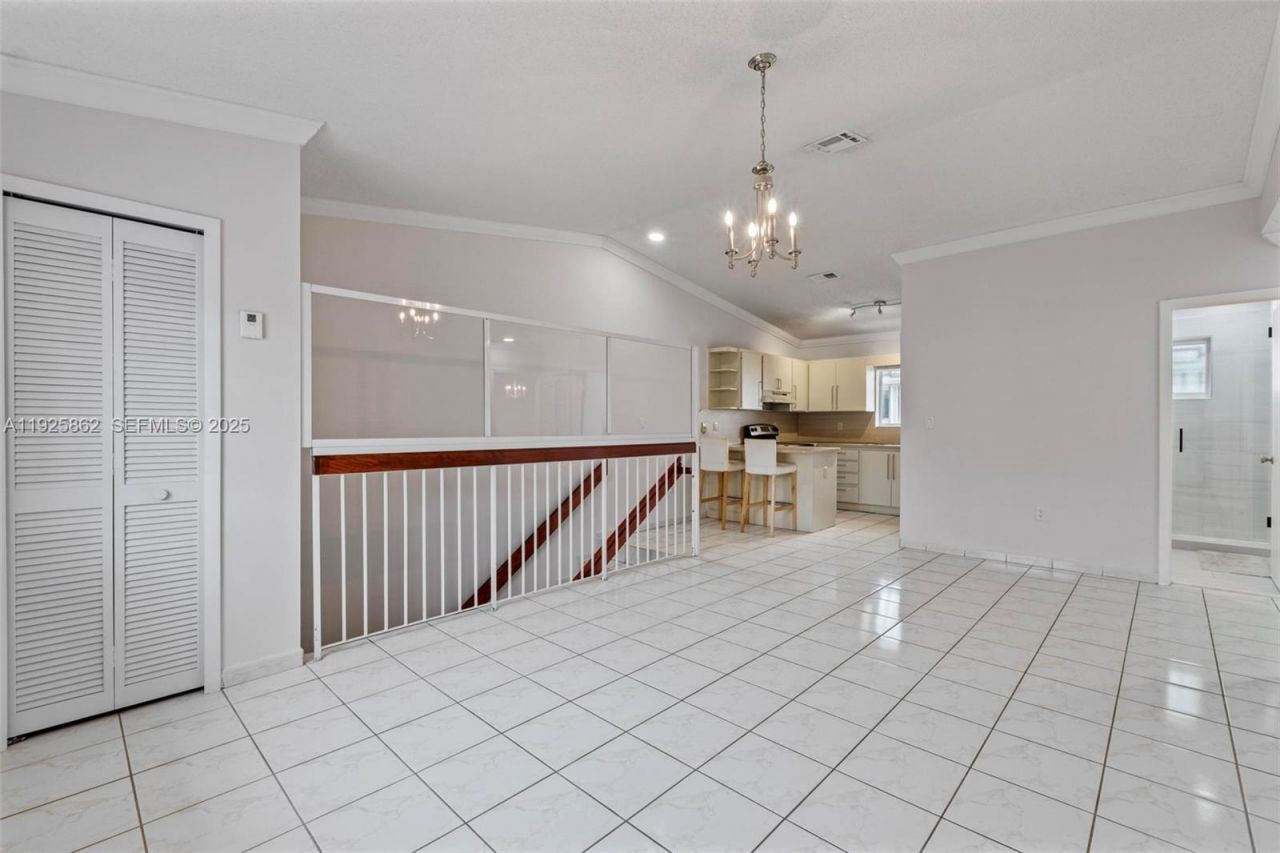10101 W Okeechobee Rd, Unit 13202, Hialeah Gardens, FL 33016 Photo