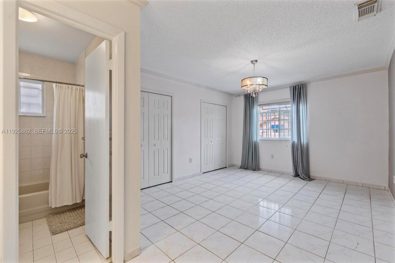 10101 W Okeechobee Rd, Unit 13202, Hialeah Gardens, FL 33016 Photo