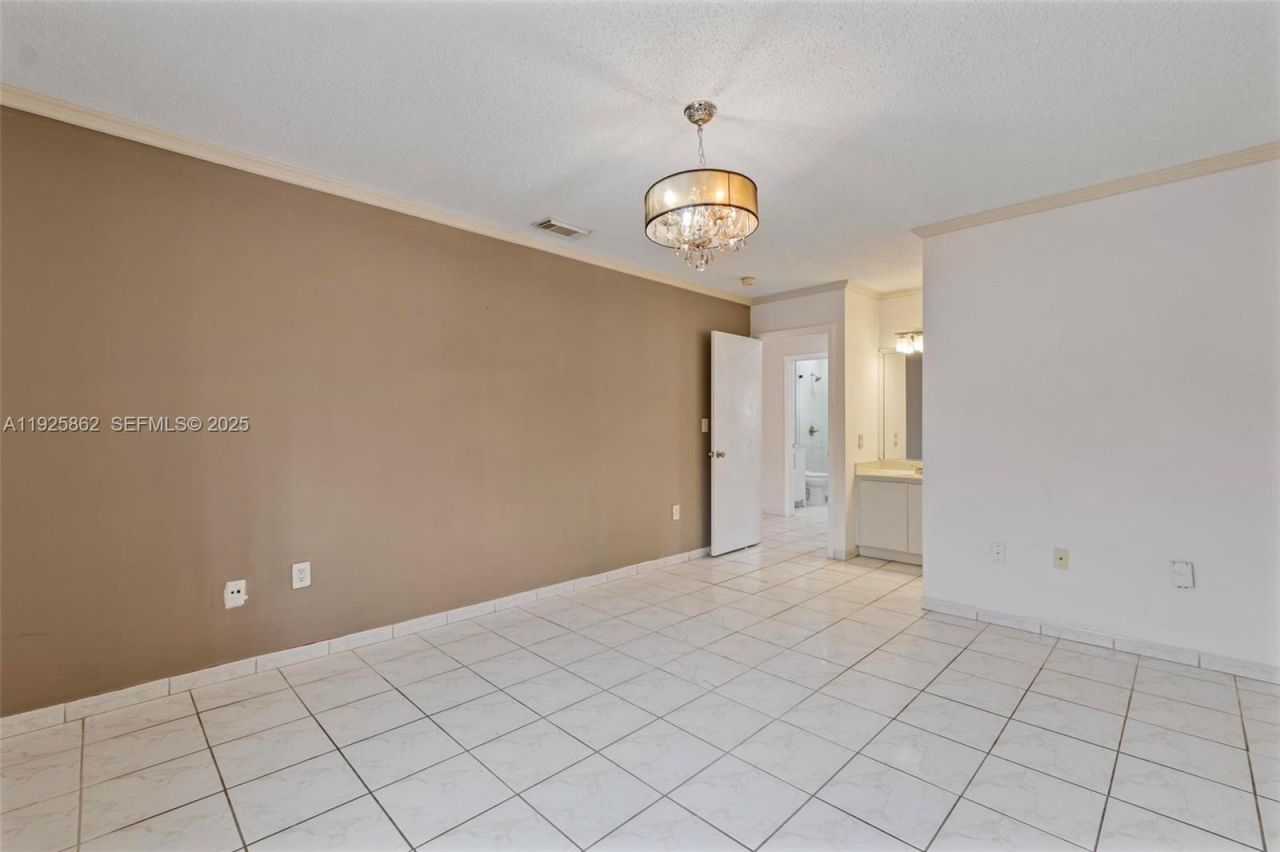 10101 W Okeechobee Rd, Unit 13202, Hialeah Gardens, FL 33016 Photo