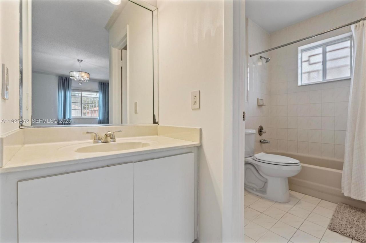 10101 W Okeechobee Rd, Unit 13202, Hialeah Gardens, FL 33016 Photo