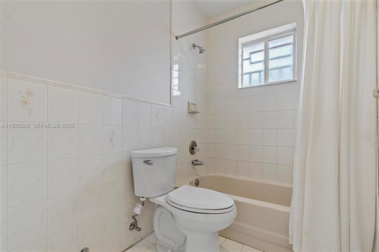 10101 W Okeechobee Rd, Unit 13202, Hialeah Gardens, FL 33016 Photo