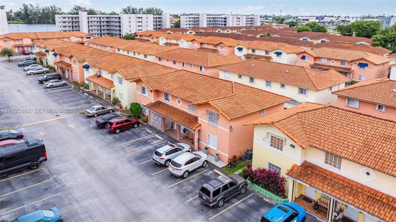 10101 W Okeechobee Rd, Unit 13202, Hialeah Gardens, FL 33016 Photo