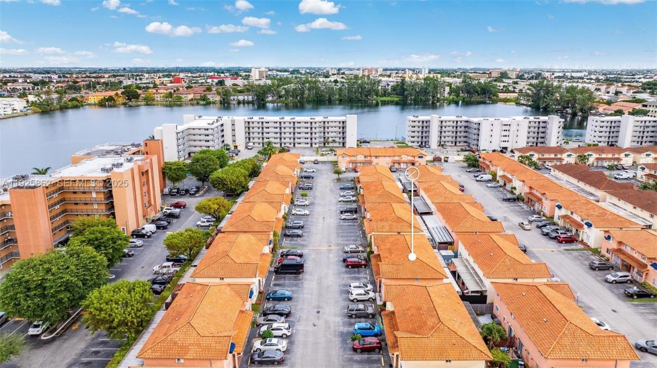 10101 W Okeechobee Rd, Unit 13202, Hialeah Gardens, FL 33016 Photo