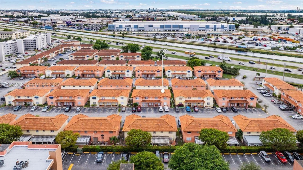 10101 W Okeechobee Rd, Unit 13202, Hialeah Gardens, FL 33016 Photo