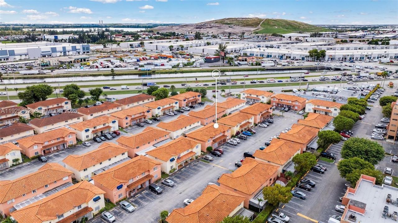 10101 W Okeechobee Rd, Unit 13202, Hialeah Gardens, FL 33016 Photo