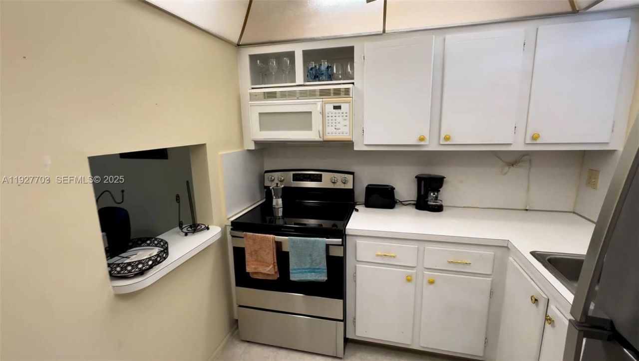 8280 Sunrise Lakes Blvd, Unit 205, Sunrise, FL 33322 Photo