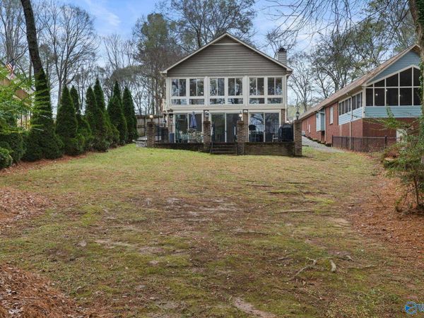 1335 Point Of Pines, Guntersville, AL 35976