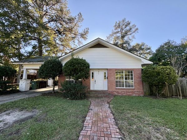 204 5th Ave., Hattiesburg, MS 39401