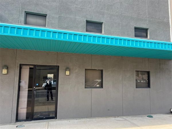 102 S Main Street , Cleburne, TX 76033