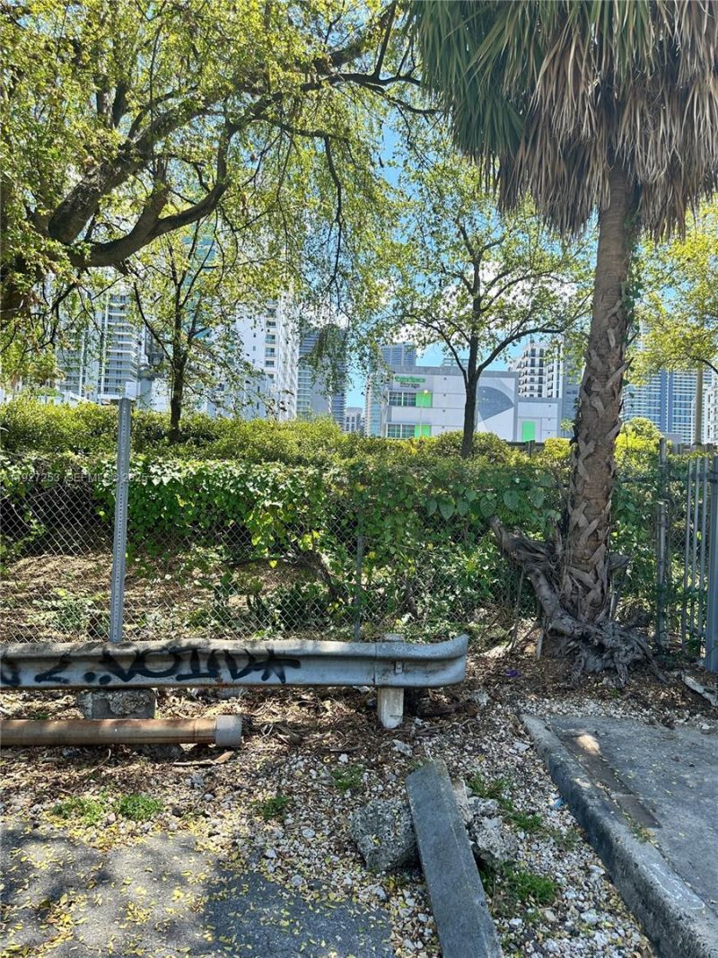 364 SW 11th St, Miami, FL 33130 Photo